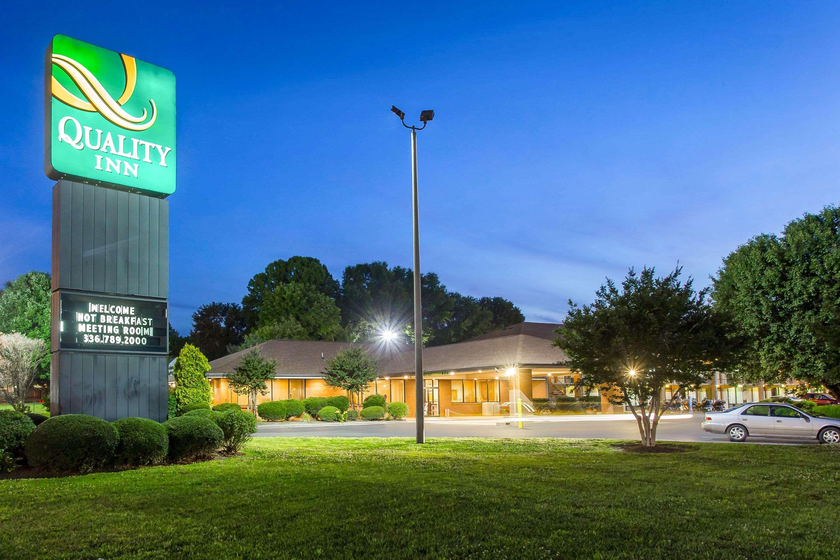 Quality Inn Mount Airy Mayberry Bagian luar foto