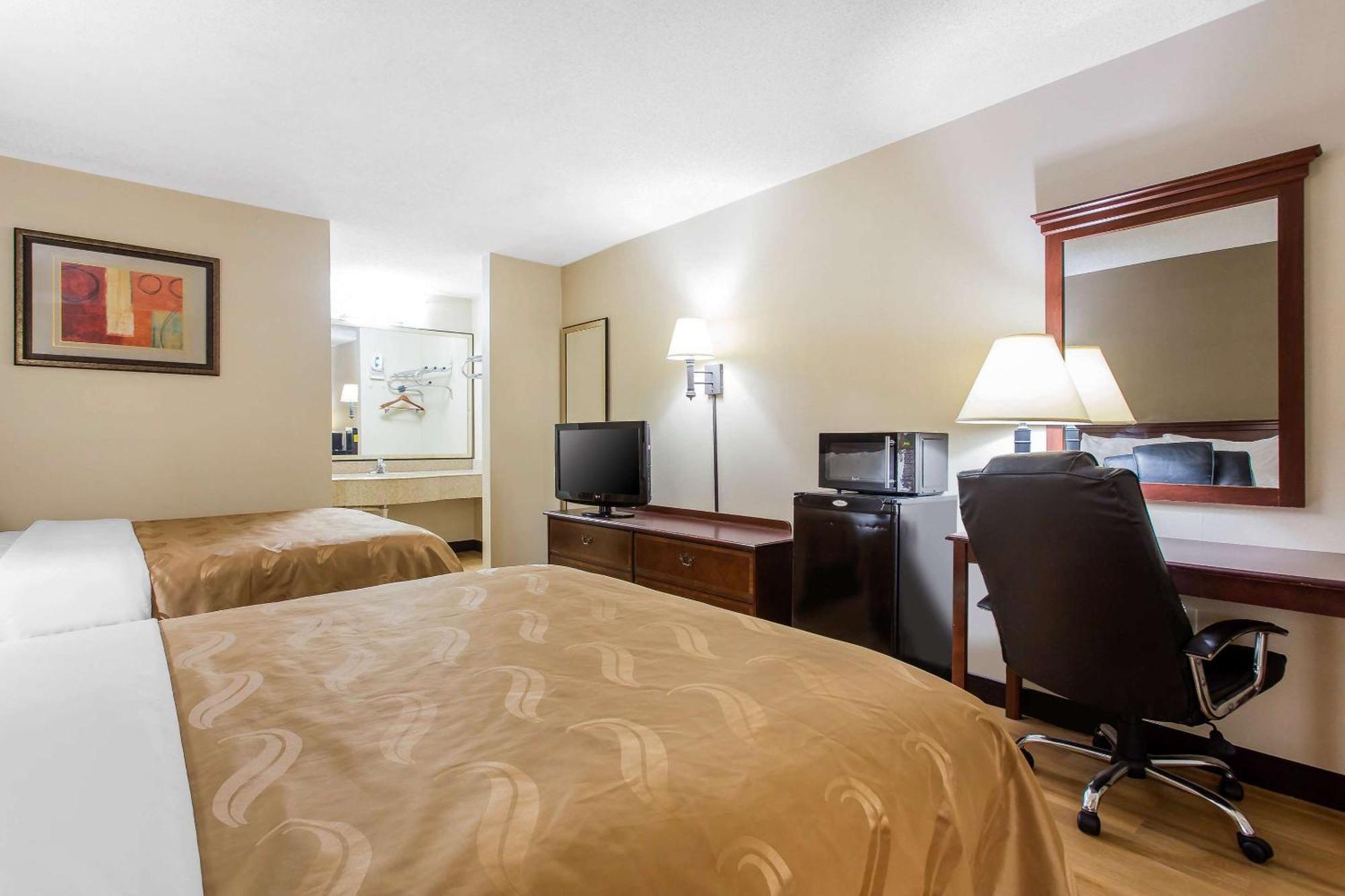 Quality Inn Mount Airy Mayberry Bagian luar foto